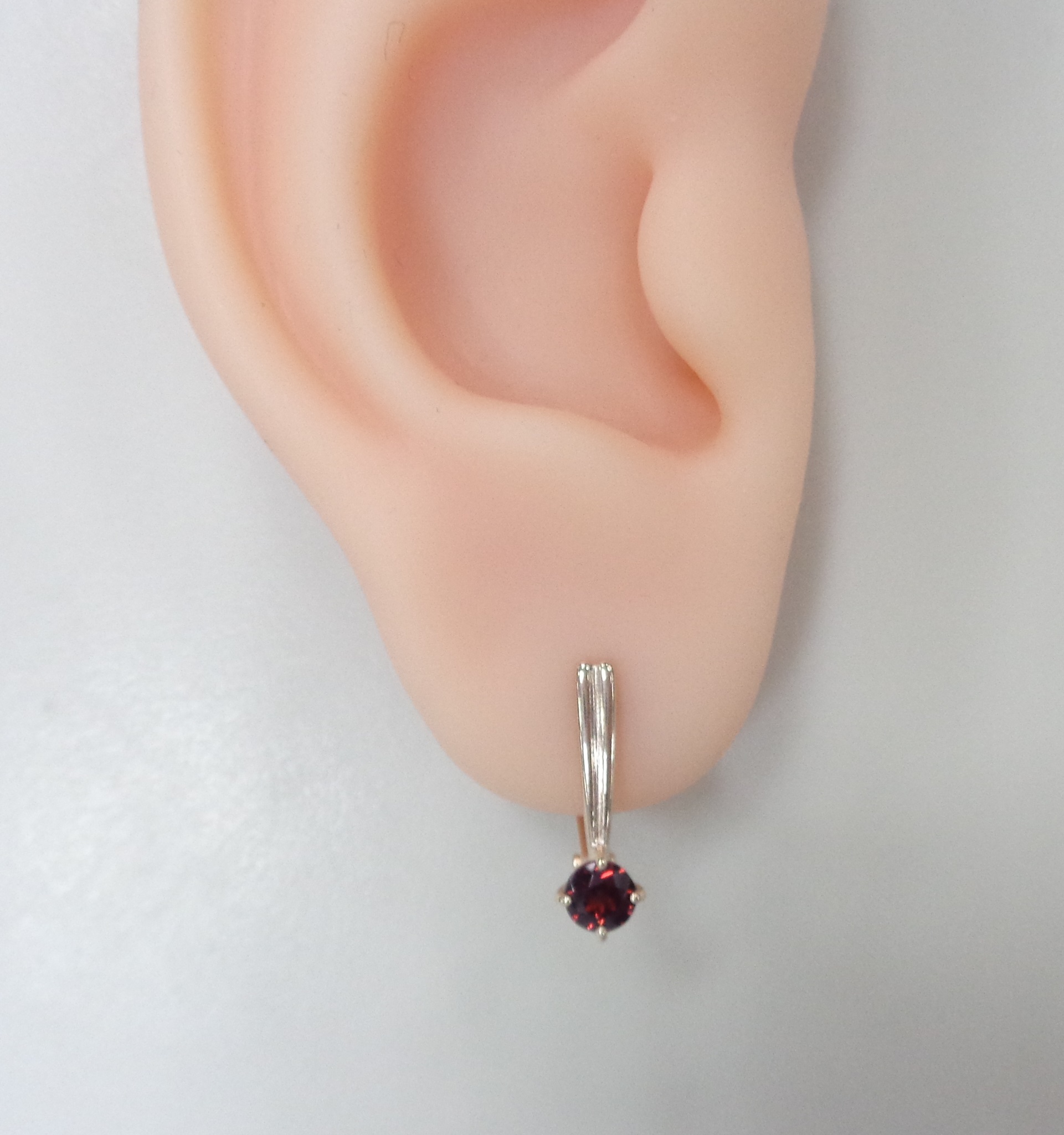 Серебряные серьги с гранатами